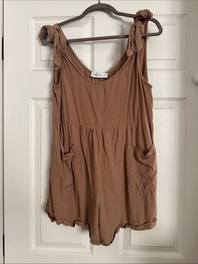 Petal & Pup- Relaxed Tie-Shoulder Women’s Romper in Brown. Size Large.